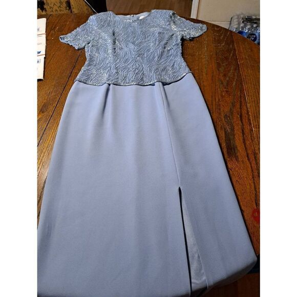10 Montage Collection Mon Cheri Beaded Embellished Short Sleeve Formal Dress - Picture 1 of 11